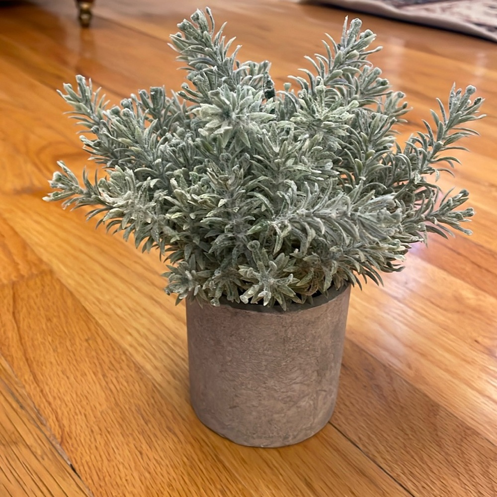 Faux Flower Plant. Like New